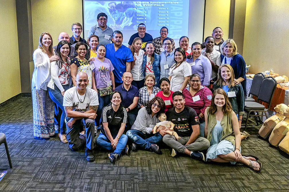 Panama MegaAHA participants and Operation Smile staff pause for a photo with Maria Berberian, Operation Smile Panama’s executive director (left), and Arlene Arias, Operation Smile’s regional director for Latin American and the Caribbean (right).