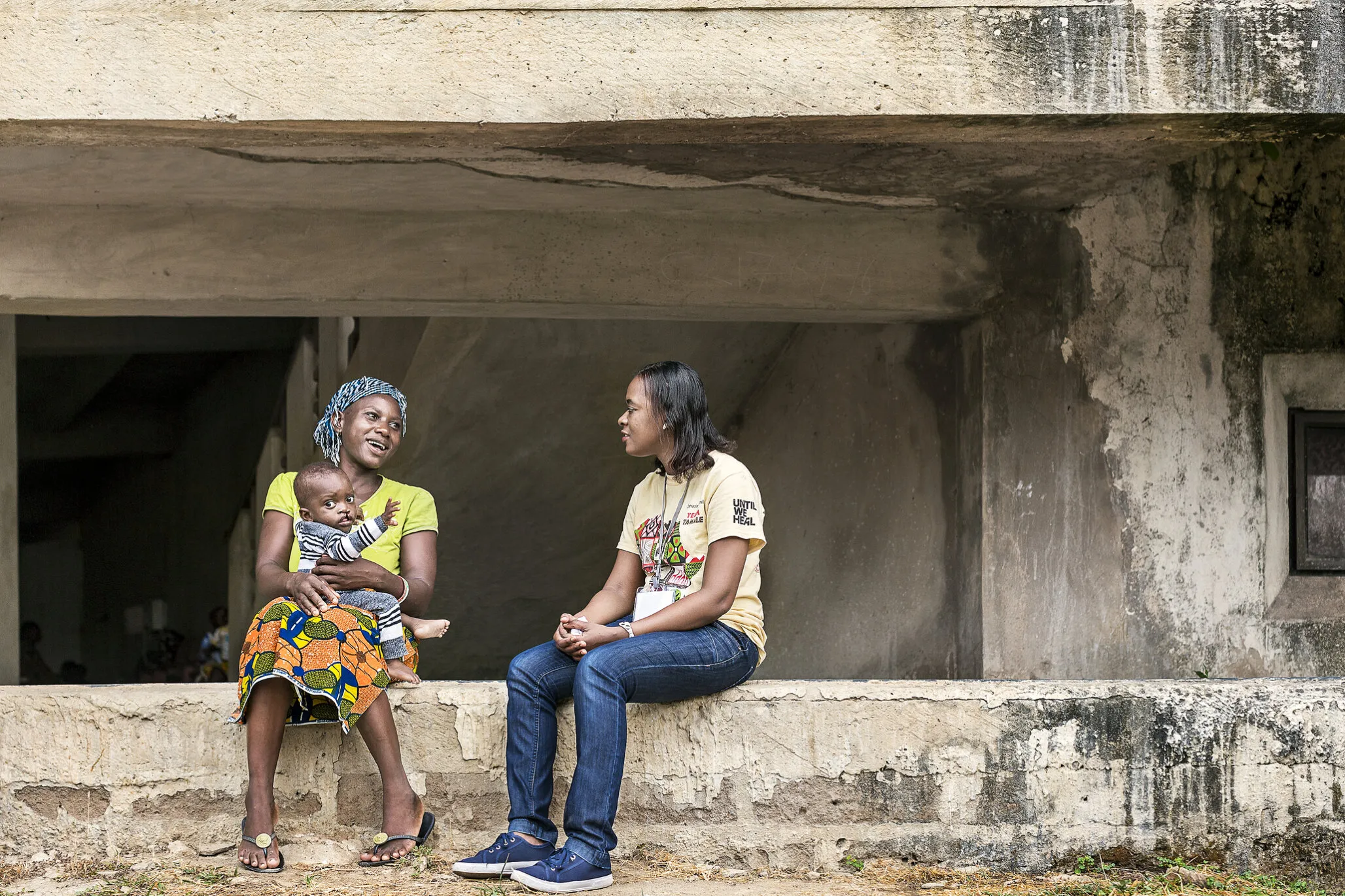 Dede Kwadjo speaks with Moses’ mom, Aba, during screening for Operation Smile Ghana’s first local surgical program in Koforidua.