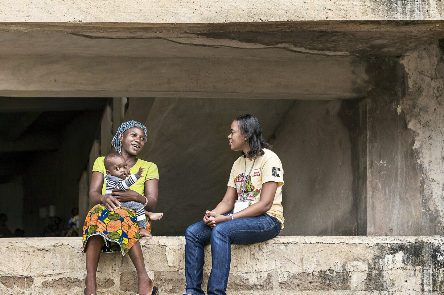 Dede Kwadjo speaks with Moses’ mom, Aba, during screening for Operation Smile Ghana’s first local surgical program in Koforidua.
