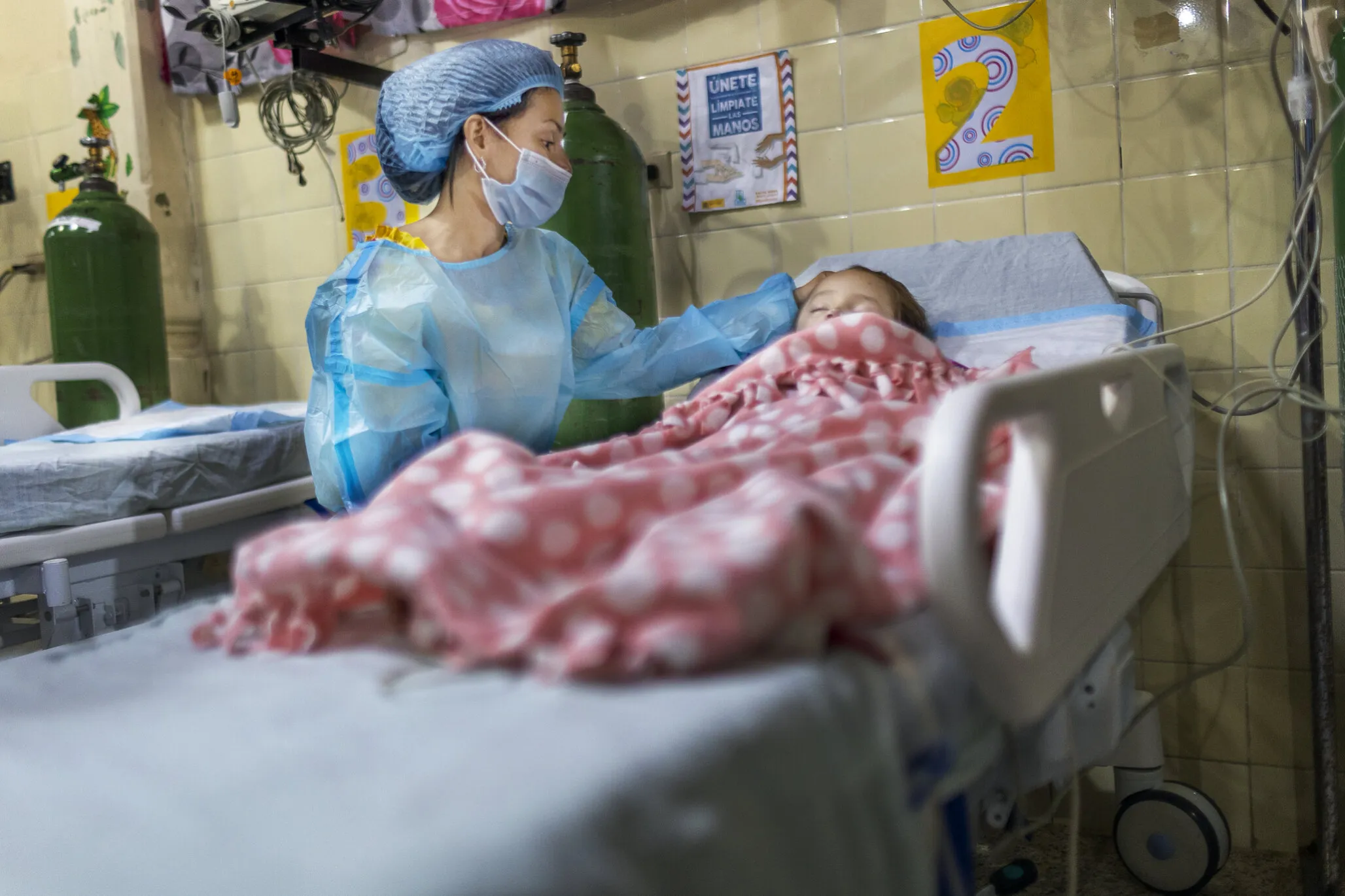 Ana looks at Zoe's face for the first time after surgery.