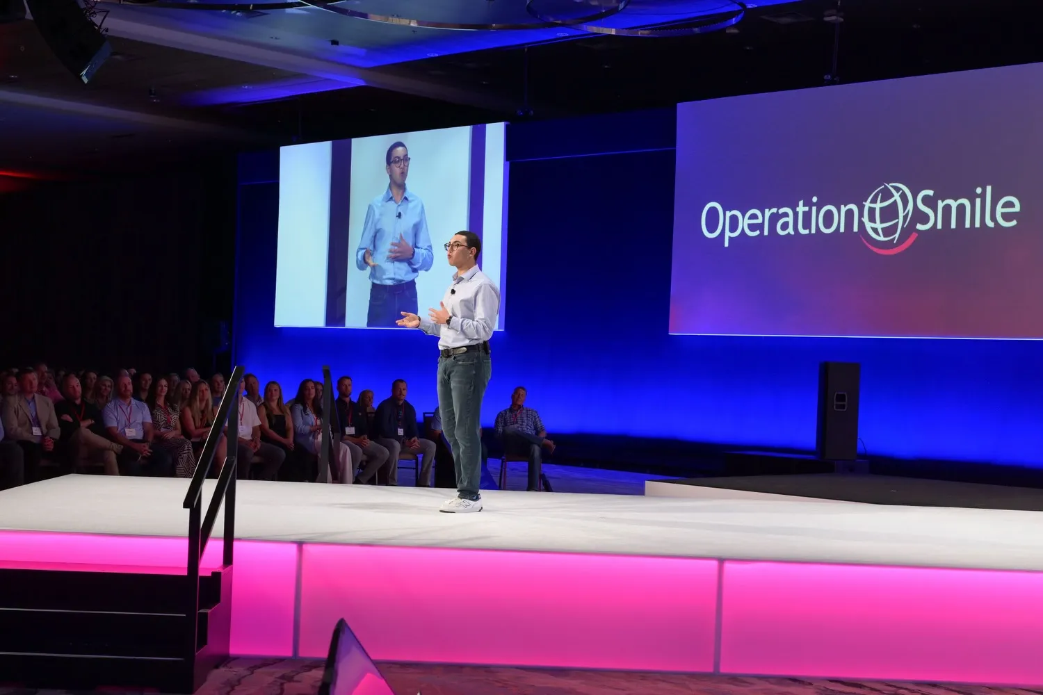Patient advocate Aymane shares his story with more than 1,000 people during a corporate meeting.