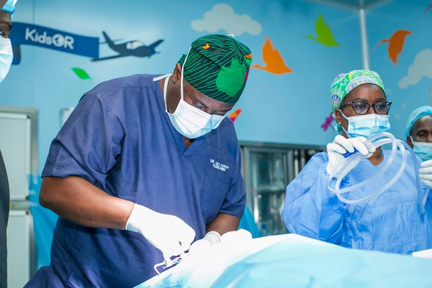 Levi Nii Ayi Ankrah performs surgery.