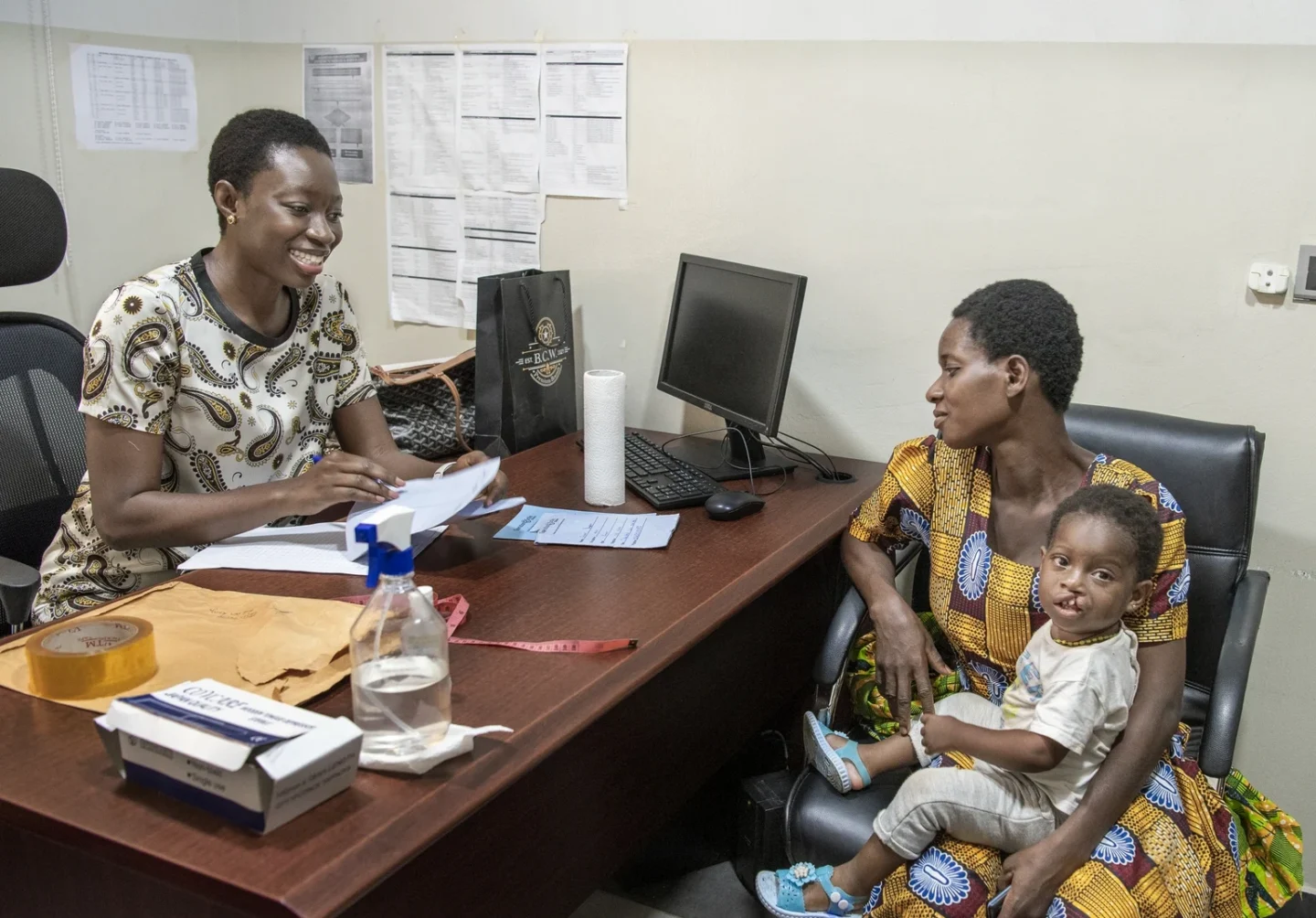 Georgina speaks with a patient's mother.